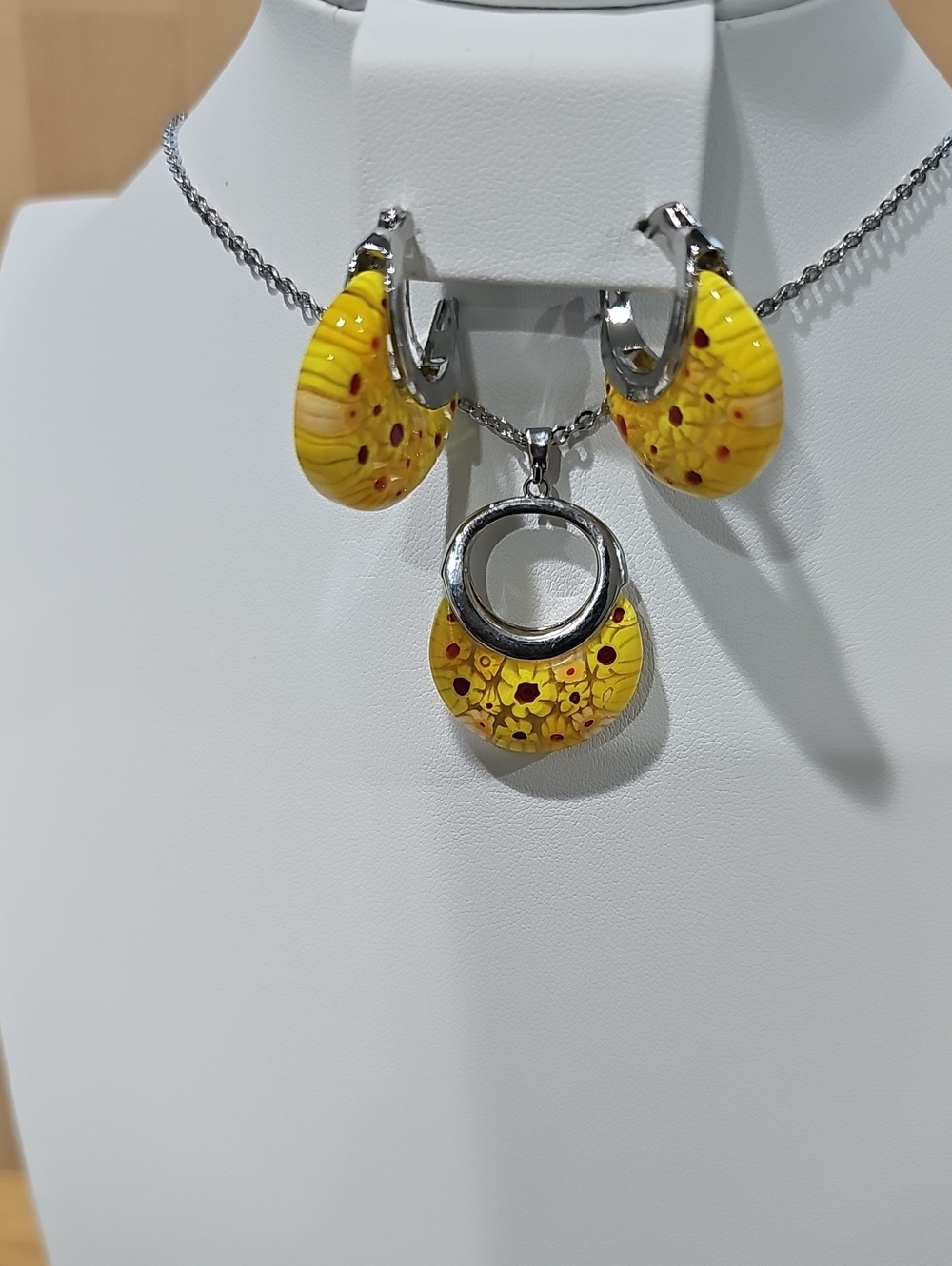 Yellow Glass Floral Pendant Necklace and Earrings Set - Stainless Steel